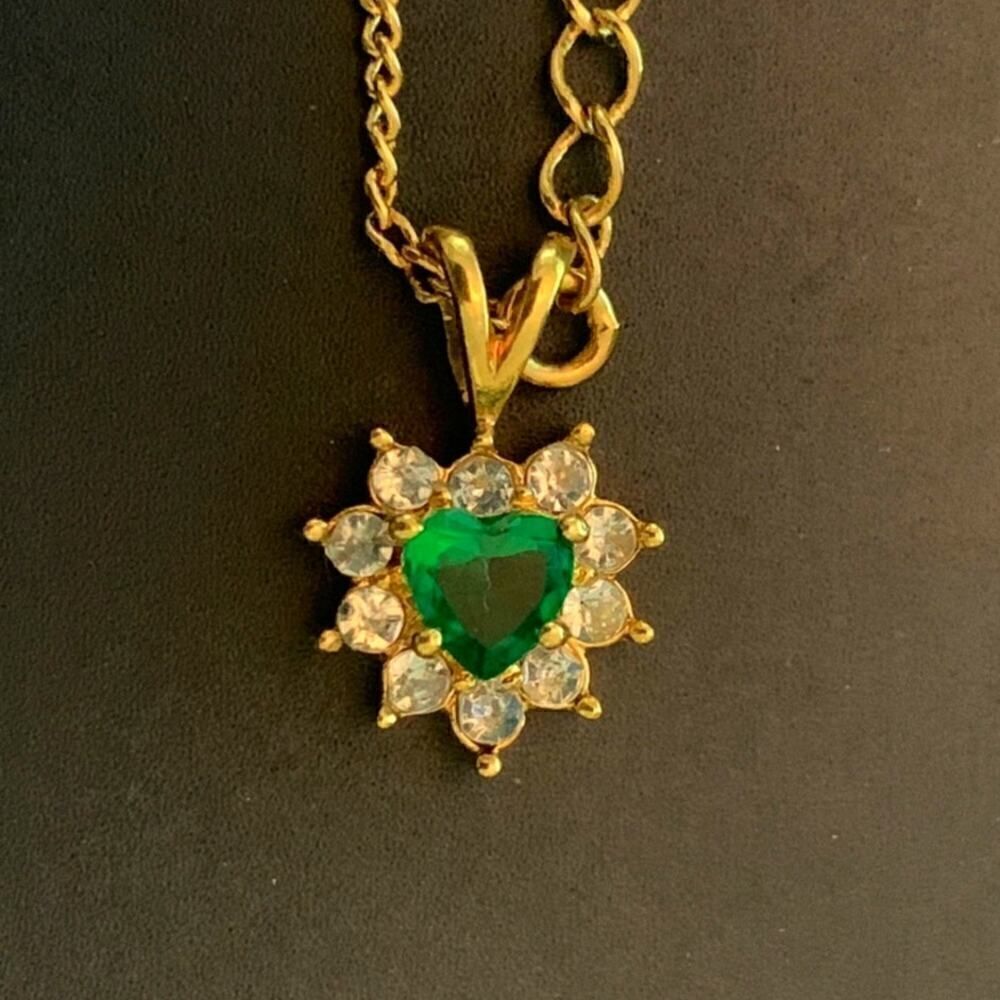 Vintage AVON Emerald Heart Necklace, in Gold tone, Stamped